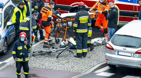 Rowerzysta potrącony na rondzie. To już drugi wypadek w ciągu tygod - grafika