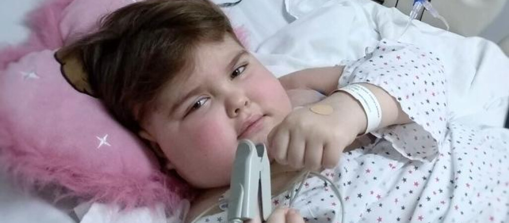 Rodzice walczą o każdą złotówkę. Od tego zależy życie Sary