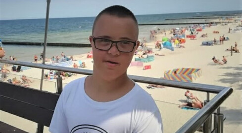 Dominik nie mówi, ale bardzo marzy o laptopie  - grafika