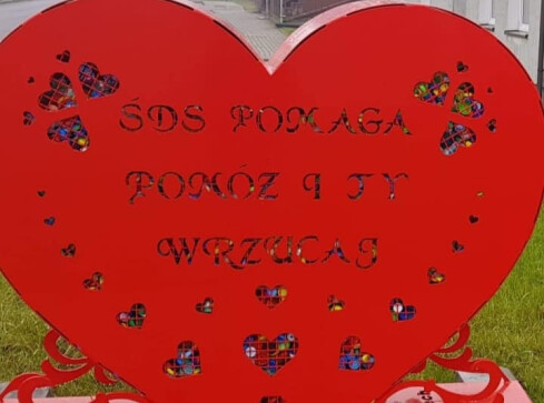 Serce na nakrętki już jest pełne  - grafika