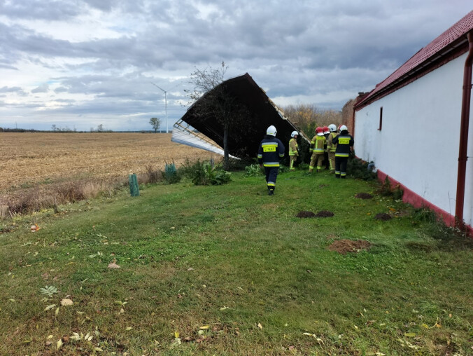 Rodzina z Podstolic bez dachu nad głową. Wiatr zerwał zadaszenie  - grafika