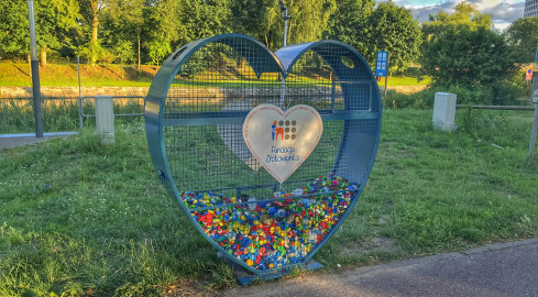 Akcja charytatywna. Serce na nakrętki także w Pile  - grafika