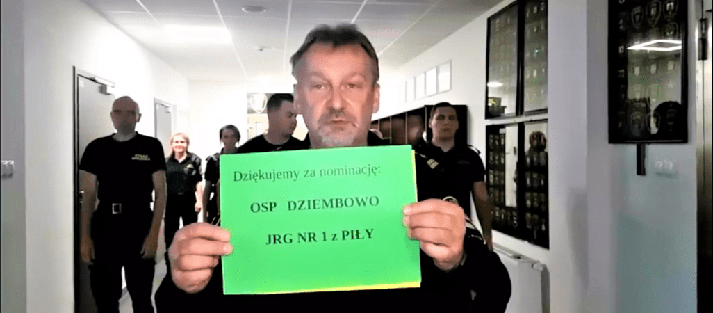 Straż Miejska w Pile robi pompki charytatywnie 