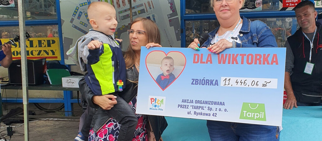 Dzięki zbiórce na targowisku Wiktorek pojedzie na rehabilitację