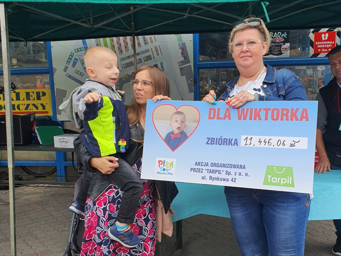 Dzięki zbiórce na targowisku Wiktorek pojedzie na rehabilitację  - grafika