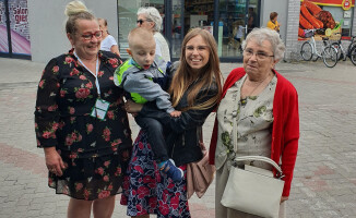 Dzięki zbiórce na targowisku Wiktorek pojedzie na rehabilitację