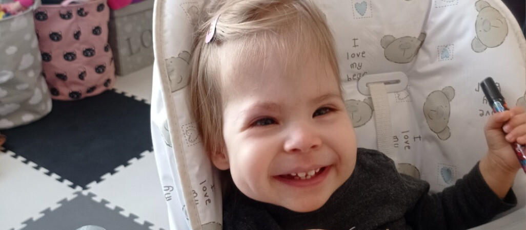 Wiktoria ma 2-latka i przepuklinę, wodogłowie, rozszczep kręgosłupa... 