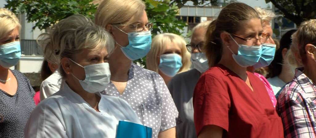 Dyrektor szpitala i firma sprzątająca uspokajają protestujących