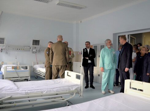 Oddział wewnętrzny w wojskowym szpitalu po remoncie  - grafika