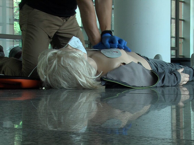 Więcej defibrylatorów ratujących życie pojawi się w Pile  - grafika