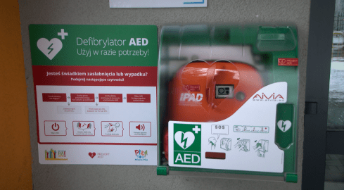 Kolejne defibrylatory w Pile  - grafika
