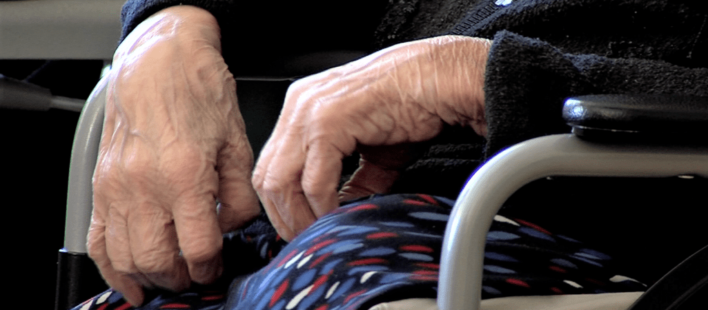 Bił i obrażał 96-letnią matkę 