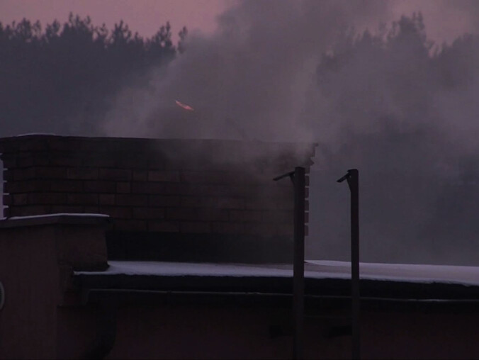 Piła wytacza walkę z paleniem śmieciami w piecach - grafika