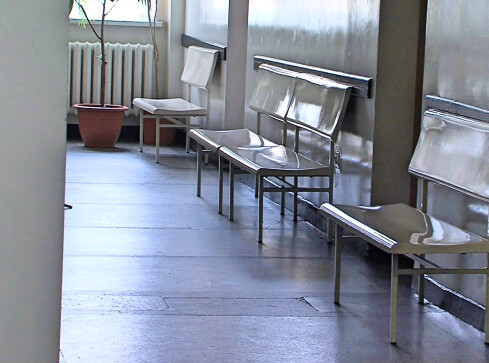 111 przypadków koronawirusa. Lekarze udzielają porad telefonicznych  - grafika