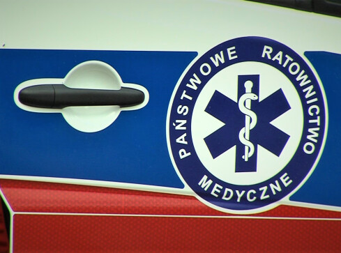 Covidowa karetka po wypadku. Zastąpioną ją 17-letnim ambulansem  - grafika