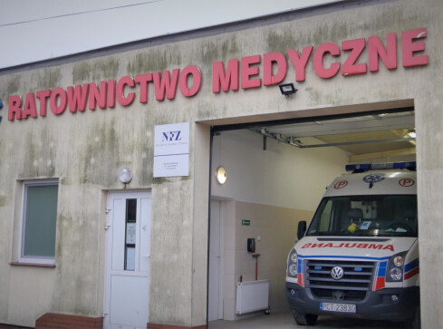 Dyrektor obniży pensję ratownikom medycznym?  - grafika