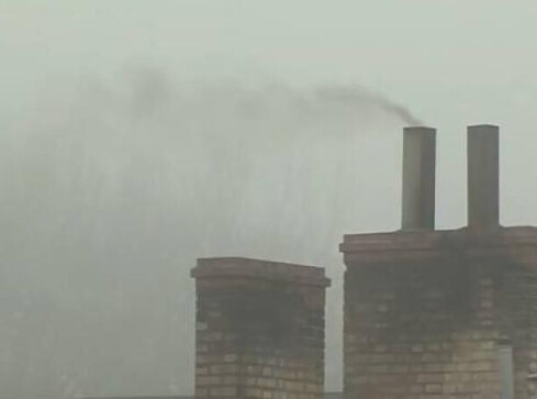 Smog prowadzi do alergii, astmy, powoduje też u dzieci problemy z my� - grafika