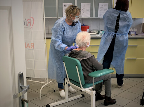 Nowy wariant Covid-19 zwala Polaków z nóg. Szczepionka w grudniu  - grafika