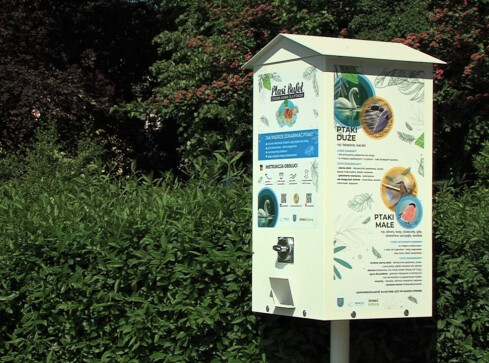Dwa „ptasie bufety” stanęły nad jeziorami Zamkowym i Raduń - grafika