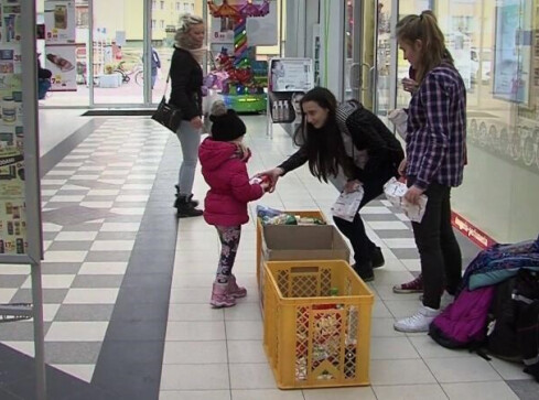 Zbiórka żywności. Coraz więcej potrzebujących  - grafika