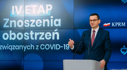 Koniec z maseczkami na świeżym powietrzu! Rząd znosi również inne - grafika