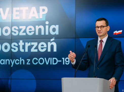 Koniec z maseczkami na świeżym powietrzu! Rząd znosi również inne - grafika