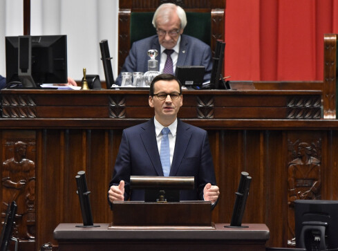 Mateusz Morawiecki: "szczyt zachorowań jeszcze przed nami" - grafika