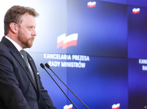 Ilu byłoby zakażonych gdyby nie restrykcje?  - grafika