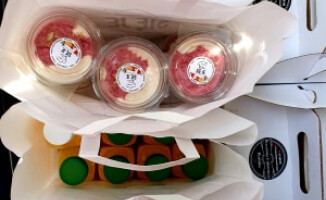 Zawieźli jedzenie lekarzom, pielęgniarkom i ratownikom