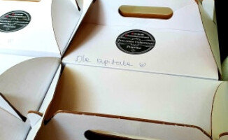 Zawieźli jedzenie lekarzom, pielęgniarkom i ratownikom