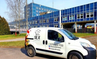 Zawieźli jedzenie lekarzom, pielęgniarkom i ratownikom