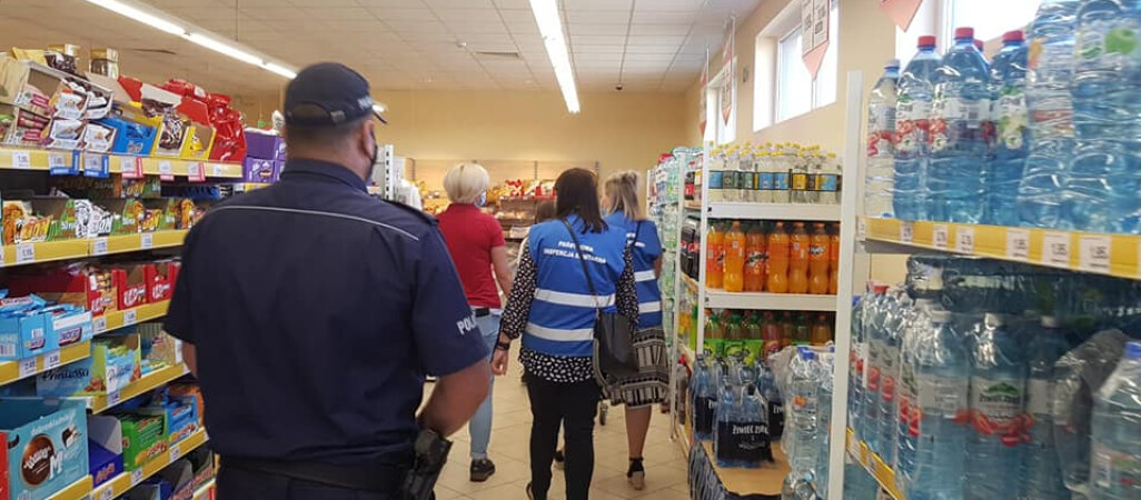 Policja i sanepid kontroluje sklepy