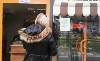 Premier apeluje, by pozostać w domach. Pilanie nie słuchają? 