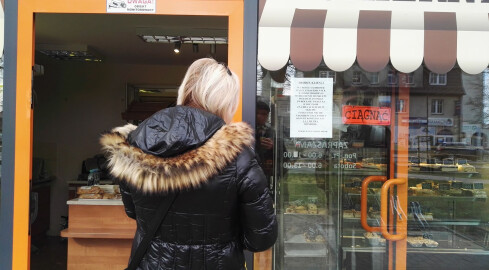 Premier apeluje, by pozostać w domach. Pilanie nie słuchają?  - grafika