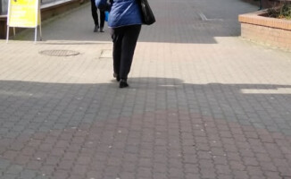 Premier apeluje, by pozostać w domach. Pilanie nie słuchają? 