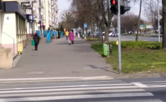 Premier apeluje, by pozostać w domach. Pilanie nie słuchają? 