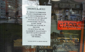 Premier apeluje, by pozostać w domach. Pilanie nie słuchają? 