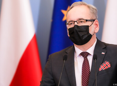 Obostrzenia na wakacje. Są duże zmiany  - grafika