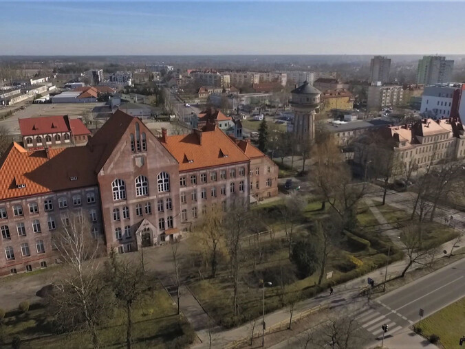 Zobacz Piłę z lotu ptaka i #zostanwdomu - grafika