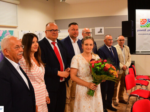 Zarząd powiatu pilskiego z wotum zaufania i absolutorium - grafika