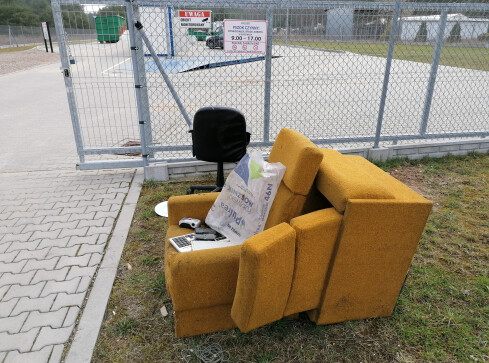 Podrzucają odpady pod bramy PSZOK-ów - grafika