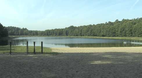 Punkt gastronomiczny nad jeziorem Piaszczystym do zburzenia  - grafika