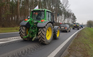 Rolnicy blokują DK11 na odcinku Jastrowie - Podgaje