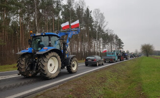Rolnicy blokują DK11 na odcinku Jastrowie - Podgaje