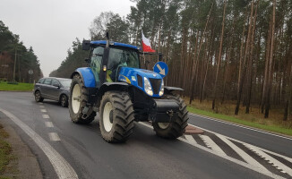 Rolnicy blokują DK11 na odcinku Jastrowie - Podgaje